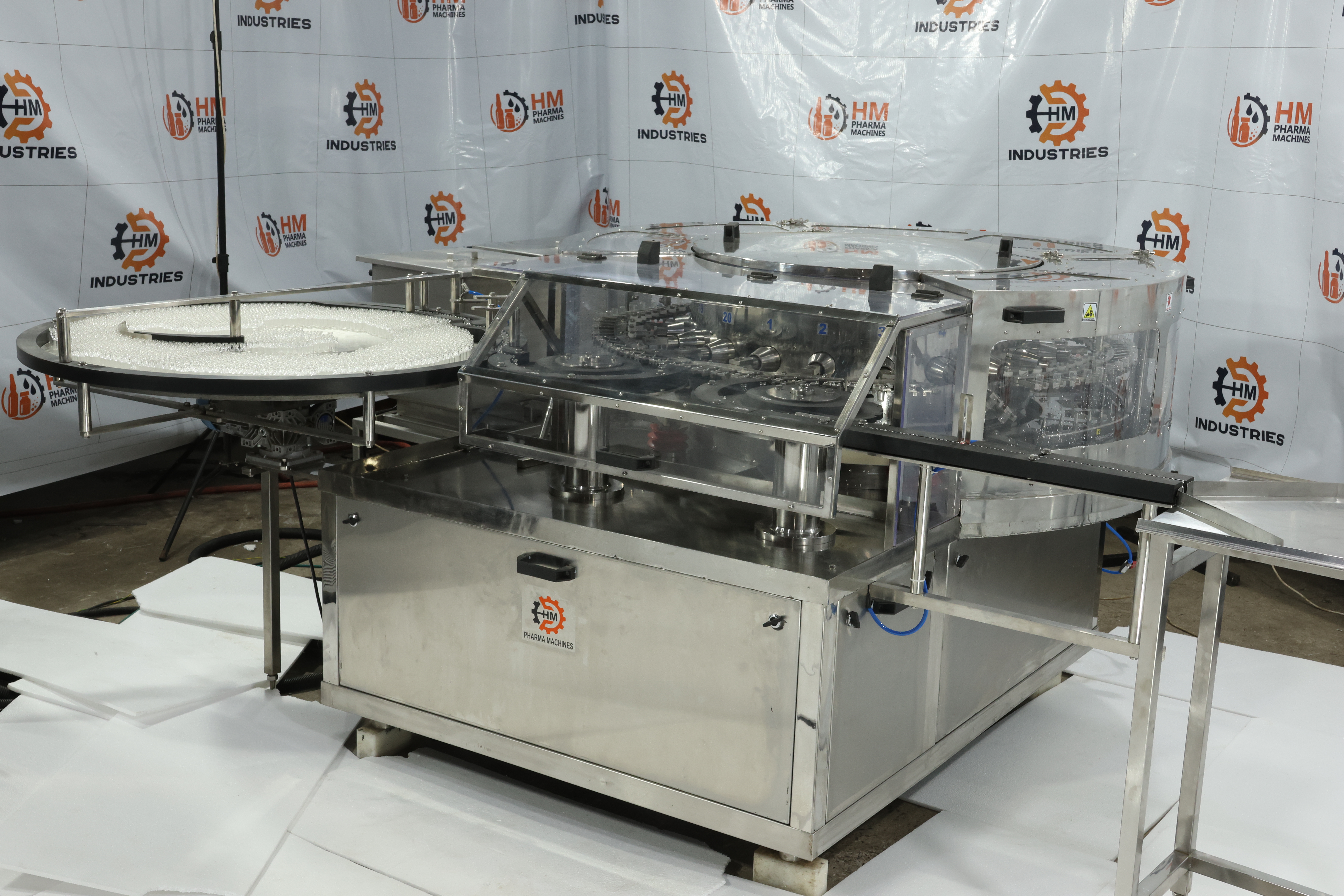 Automatic rotary gripper bottle washing machine